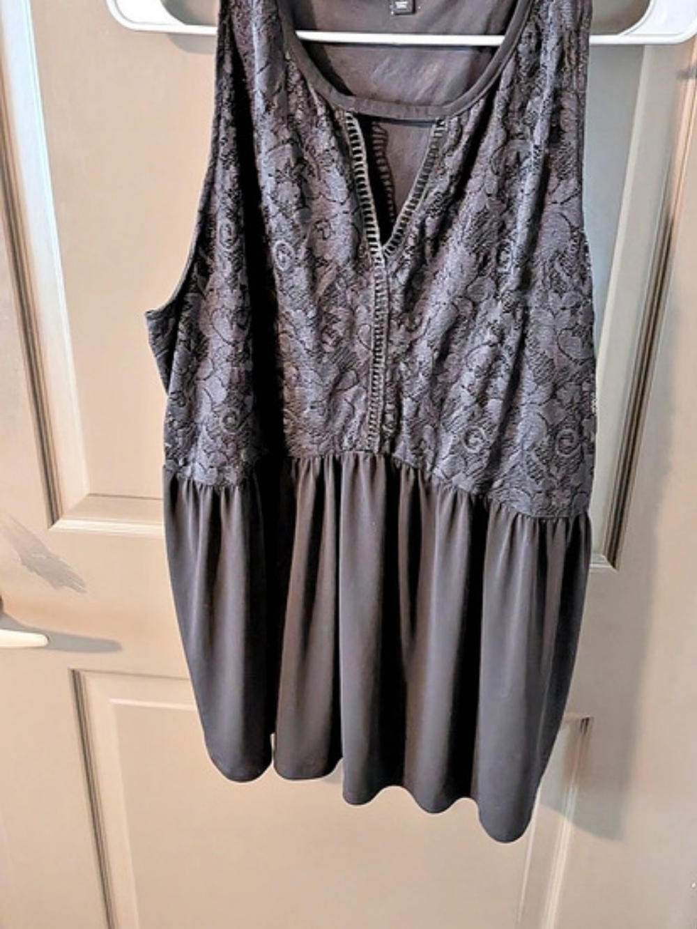 Torrid Textured Jersey V-Neck Lace Yoke Swing Tank Black Size 2